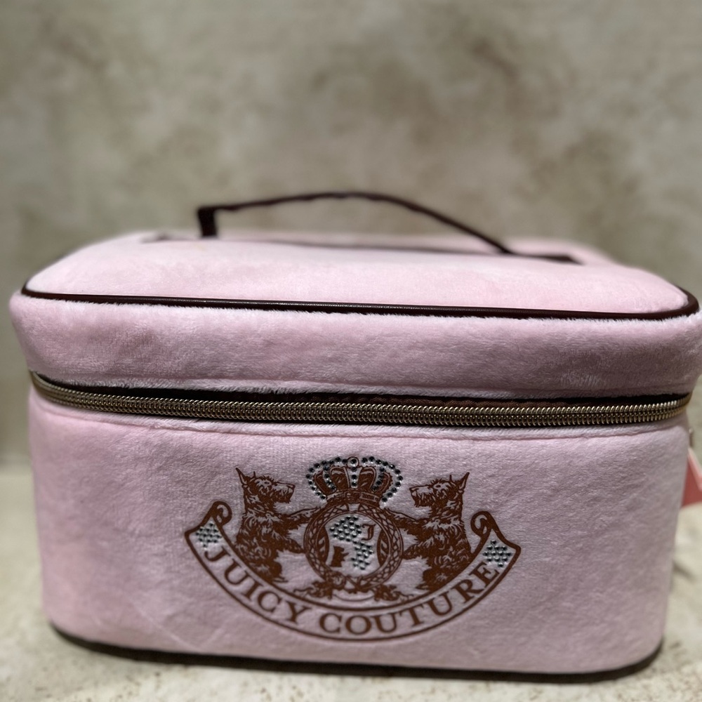 Juicy Couture Vintage Inspired Pink Velour Makeup Bag - Picture 1 of 7